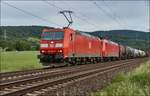 185 163-3 und 145 011-3 ziehen gemeinsam einen gemischten Güterzug in Richtung Würzburg,gesehen am 08.06.2017 bei Reilos.