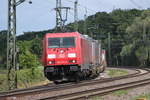 Am 07.06.2017 nähert sich 185 271 mit einem KLV-Zug in Richtung Basel dem Abzweig Brunnenstück südlich von Karlsruhe bei Rüppur.