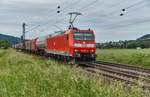 185 167-4 ist mit einen gemischten Güterzug in Richtung Bebra am 08.06.2017 bei Reilos zu sehen.