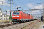 Doppeltraktion, mit den DB Loks 185 126-0 und 185 095-7, durchfahren den Bahnhof Pratteln.