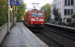 185 174-0 und eine 185er beide von DB und fahren durch Aachen-Schanz mit einem langen Ölzug aus Antwerpen-Petrol(B) nach Basel(CH) und kommen aus Richtung Aachen-West in Richtung