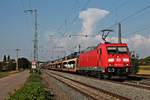 Mit einem Autozug fuhr am 13.09.2016 die 185 375-3 durch die Überholgleise von Müllheim (Baden) in Richtung Schweizer Grenze.