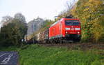 185 034-6 DB kommt aus Richtung Köln mit einem langen gemischten Güterzug aus Köln-Gremberg(D) nach Mannheim und fährt in Richtung Koblenz auf der Rechte Rheinstrecke KBS 465 bei