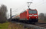 Einen gemischten Güterzug führte 185 158 am 02.12.17 durch Greppin Richtung Bitterfeld.