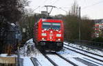 185 205-2 und eine 185er beide von DB und fahren durch Aachen-Schanz mit einem langen Ölzug aus Antwerpen-Petrol(B) nach Basel(CH) und kommen aus Richtung Aachen-West in Richtung