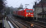 185 258-1 DB  kommt aus Richtung Aachen-West auf dem falschen Gleis mit einem Containerzug aus Zeebrugge(B) nach Gallarate(I) und fährt durch Aachen-Schanz in Richtung
