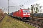 DB Cargo 185 242-5 mit KLV Wagen in Maintal Ost am 03.02.18
