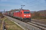 185 384-5 ist am 07.02.2018 mit einen gemischten Güterzug bei Würzburg/Süd zu sehen.