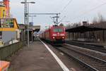 Am 17.02.2018 durchfährt ein von 185 191 angeführter Lokzug den Bahnhof Oberlahnstein in Richtung Norden.