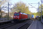 185 058-5 DB kommt aus Richtung Aachen-West mit einem LKW-Zug aus Zeebrugge-Vorming(B) nach Novara-Boschetto(I) und fährt durch Aachen-Schanz in Richtung