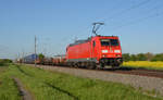 185 247 schleppte am 05.05.18 einen gemischten Güterzug durch Braschwitz Richtung Magdeburg.