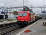 DB - Lok 185 586-5 unterwegs mit Güterzug im Bahnhof Prattelen am 17.05.2018