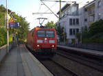 185 015-5 DB kommt aus Richtung Aachen-West mit einem LKW-Zug aus Zeebrugge-Vorming(B) nach Novara-Boschetto(I) und fährt durch Aachen-Schanz in Richtung