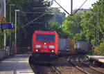 185 298-7 DB kommt  aus Richtung Aachen-West  mit einem Containerzug aus Zeebrugge(B) nach Gallarate(I) und fährt durch Aachen-Schanz in Richtung