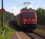 185 299-5 DB  kommt durch Kohlscheid aus Richtung Aachen-West,Laurensberg,Richterich mit einem Kurzen Kesselzug aus Antwerpen-Rhodesie(B) nach Schwedt-(Oder)(D) und fährt in Richtung