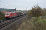 185 229-2 mit einem gemischten Güterzug bei Fahlenbach Richtung München, 21.10.2017