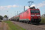 Mit einem langen gemischten Güterzug (Chiasso - Mannheim Rbf) fuhr am 13.04.2017 die 185 125-2 durchs Rheintal, als sie in Heitersheim gen Norden fuhr.