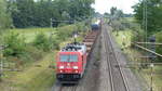 185 206 zieht einen Güterzug durch Groß-Gera Dornheim gen Norden.