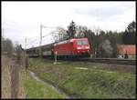 DB 185005-6 passiert hier am 14.4.2019 um 16.43 Uhr mit ihrem Güterzug auf dem Weg nach Münster den ehemaligen Standort des Block 103 am BÜ in Tecklenburg Leeden.