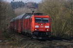 Die 185 296-1 der DB-Cargo am 20.02.2018 auf dem Weg von Osnabrück nach Bremen bei Leckermühle (LK Osnabrück)