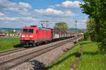 185 303 mit einem gemischten Güterzug bei Pölling Richtung Nürnberg, 17.05.2019
