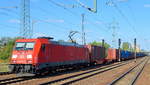 DB Cargo AG [D] mit  185 202-9  [NVR-Nummer: 91 80 6185 202-9 D-DB] und Containerzug am 11.09.19 Bahnhof Flughafen Berlin Schönefeld.