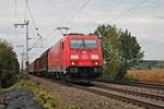 Mit einem sehr kurzen gemischten Güterzug aus Mannheim Rbf fuhr am Nachmittag des 04.09.2018 die 185 372-0 nördlich von Müllheim (Baden) durchs Markgräflerland in Richtung Basel.