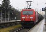Zug 68314 DB Cargo  185 285-4 mit Kesselwaggons durch Anklam auf dem Gegengleis am 20.01.2020.