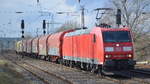 DB Cargo AG [D] mit  185 058-5  [NVR-Nummer: 91 80 6185 058-5 D-DB] und einigen Coiltransportwagen Richtung Ziltendorf EKO am 04.03.20 Bf.