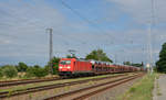 185 313 rollte am 01.07.20 mit einem Skoda-Autozug in den Bahnhof Saarmund ein.