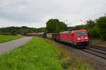185 288 mit einem gemischten Güterzug bei Pölling Richtung Regensburg, 22.09.2019