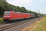 Mit einem gemischten Güterzug (Chiasso Smistamento - Mannheim Rbf) fuhr am Mittag des 20.07.2019 die 185 137-7 zusammen mit 185 098-1 am Abzweig Leutersberg in Richtung Freiburg (Brsg) Rbf.