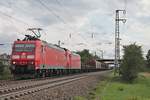 Am Abend des 12.08.2019 fuhr 185 110-4 zusammen mit der Wagenlok 185 093-2 und ihrem gemischten Güterzug (Chiasso Smistamento - Mannheim Rbf) südlich vom Hp.
