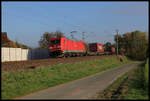DB 185322-5 ist hier am 4.11.2020 um 10.27 Uhr bei Lotte mit einem Containerzug in Richtung Rheine unterwegs.
