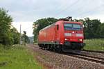Als Lokzug aus Schaffahsuen GB fuhr am Abend des 28.05.2020 die 185 134-4 bei Gottmadingen über die Hochrheinbahn in Richtung Singen (Hohentwiel).