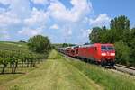 Am 11.06.2021 ist 185 160 mit einem Zug voller Audimobile bei Lauffen auf dem Weg in Richtung Stuttgart.