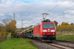 185 088 zog am 28.10.2020 einen Autozug durch Lauffen am Neckar Richtung Heilbronn.