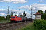 185 343 mit einem Kesselwagenzug bei Hirschaid Richtung Bamberg, 29.05.2020