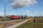 185 380 war mit einem Containerzug in Richtung München unterwegs.