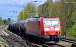 DB Cargo AG [D] mit  185 008-0  [NVR-Nummer: 91 80 6185 008-0 D-DB] und Kesselwagenzug (Dieselkraftstoff) am 28.04.22 Berlin Buch.