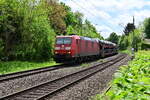 Am Mittag kommt 185 179-9 mit dem Audizug durch Neckargerach gen Heidelberg gefahren. 12.5.2022