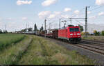 Mit bunter Fracht – darunter einigen neuen VTG Kesselwagen – geht es für 185 307-6 durch Niemberg Richtung Halle (Saale).

🧰 DB Cargo
🕓 2.6.2022 | 17:16 Uhr