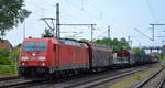 DB Cargo AG [D] mit  185 277-1  [NVR-Nummer: 91 80 6185 277-1 D-DB] und gemischtem Güterzug für Stahlprodukte am 01.06.22 Höhe Bf. Niederndodeleben (Nähe Magdeburg).