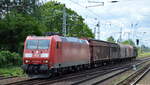DB Cargo AG [D] mit  185 064-3  [NVR-Nummer: 91 80 6185 064-3 D-DB] und einigen Güterwagen am 31.05.22 Richtung Ziltendorf EKO in Berlin Hirschgarten.