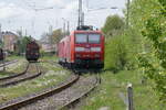 Mittagsruhe für die erste Lokomotive einer großen Serie: Die 185 001 der DB Cargo wartet am 4.