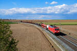 185 274 DB Cargo mit einem gemischten Güterzug bei Gollhofen Richtung Ansbach, 02.09.2020