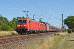 Mit einem Kohlezug rollen 185 275 und 185 297 am 17.07.22 durch Greppin Richtung Dessau.
