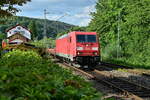 185 369-0 durch eilt Neckargerach in Richtung Neckarelz am 19.8.2022