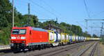 DB Cargo AG [D] mit  185 183-1  [NVR-Nummer: 91 80 6185 183-1 D-DB] und einem Ganzzug Tankcontainer am 24.08.22 Durchfahrt Bahnhof Niederndodeleben.
