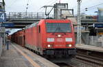DB Cargo AG [D] mit  185 297-9  [NVR-Nummer: 91 80 6185 297-9 D-DB] und einem PKW-Transportzug  am 03.11.22 Durchfahrt Bahnhof Berlin Hohenschönhausen.
